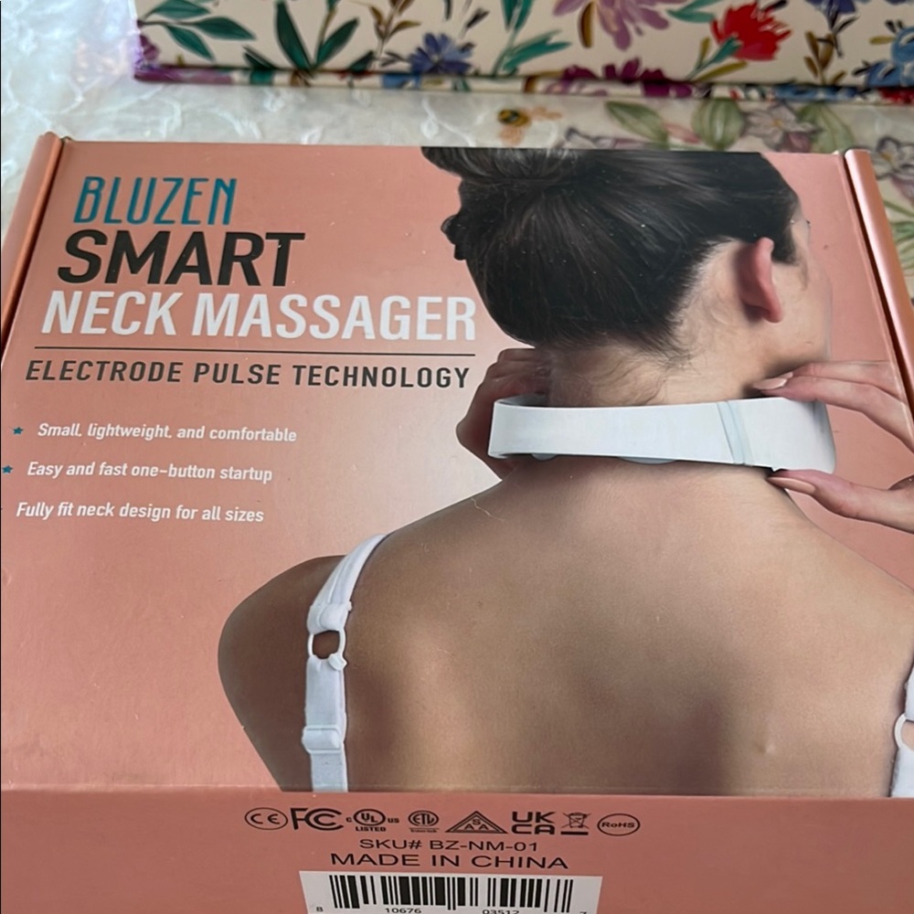 Bluzen Smart Neck Massager - White